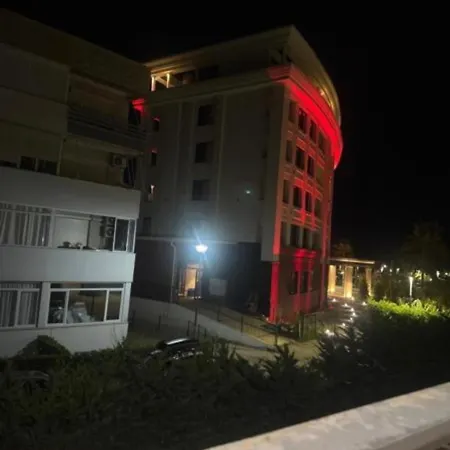 Lura 2 * Durrës